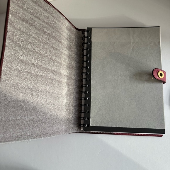 Coach Turnlock Glovetanned
Leather Notebook Rouge Pink Journal
Diary Planner - Picture 16 of 16
